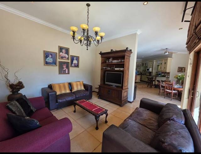 4 BEDROOM HOUSE FOR SALE IN VAN RIEBEECK PARK